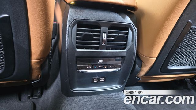 BMW 3-Series 2022 — photo 29