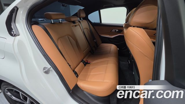 BMW 3-Series 2022 — photo 30