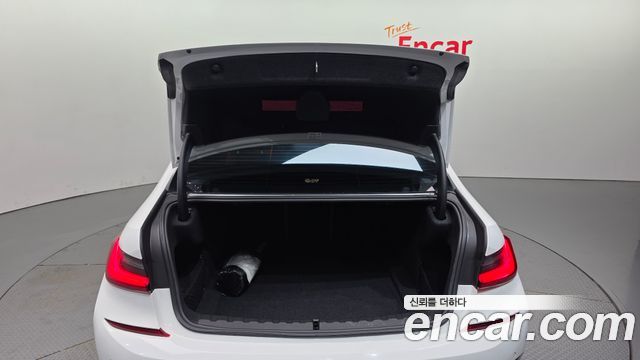BMW 3-Series 2022 — photo 31