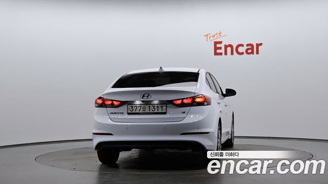 Hyundai AVANTE 2018 — photo 4
