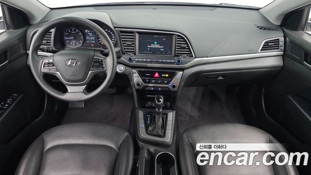 Hyundai AVANTE 2018 — photo 10