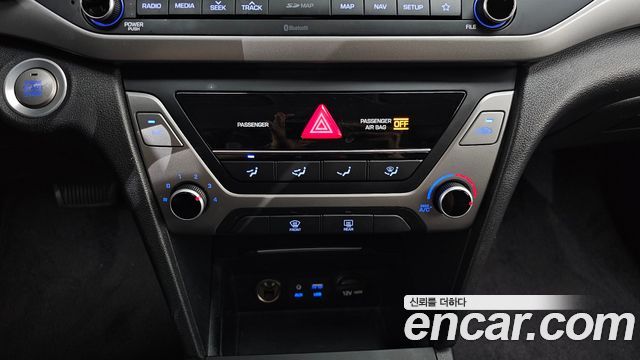 Hyundai AVANTE 2018 — photo 23