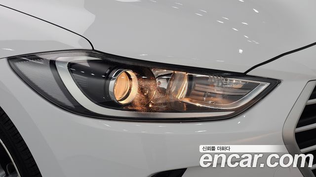 Hyundai AVANTE 2018 — photo 8