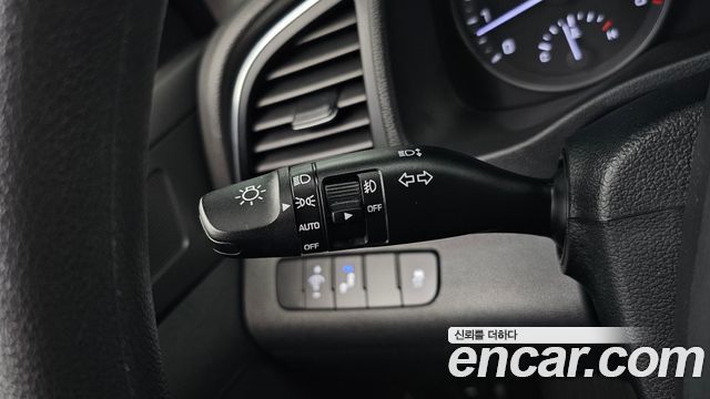 Hyundai AVANTE 2018 — photo 27