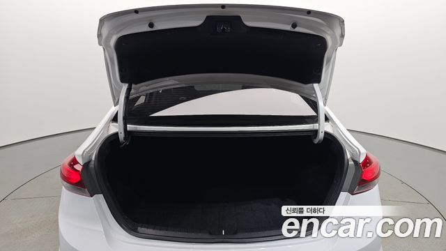 Hyundai AVANTE 2018 — photo 29