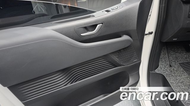 Hyundai Staria 2027 — photo 15