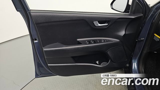 Kia Stonic 2018 — photo 14