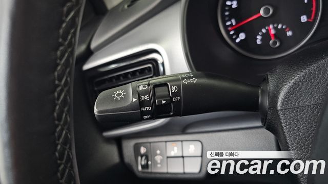 Kia Stonic 2018 — photo 28