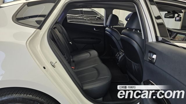 Kia K5 2016 — photo 17