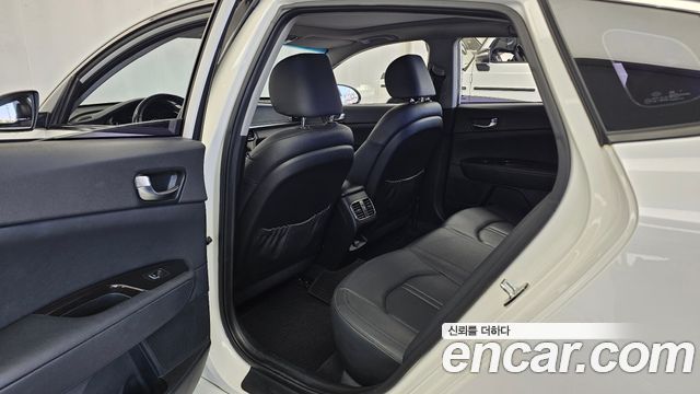 Kia K5 2016 — photo 18
