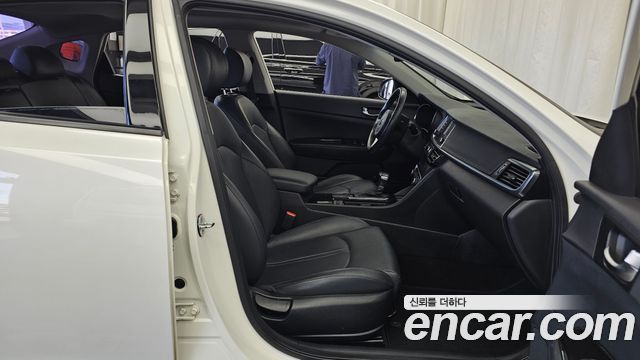 Kia K5 2016 — photo 16