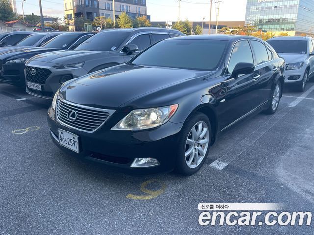 Lexus LS 2009 — photo 1