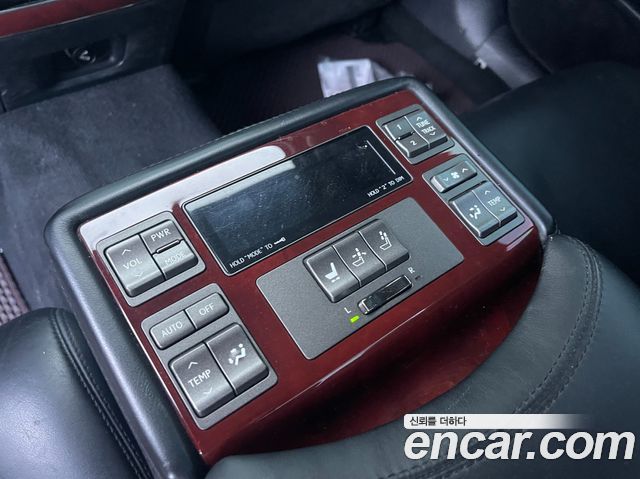 Lexus LS 2009 — photo 16