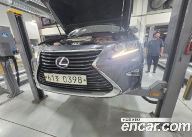 Lexus ES 2017 — photo 1