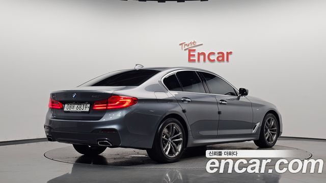 BMW 5-Series 2018 — photo 2