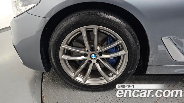 BMW 5-Series 2018 — photo 5