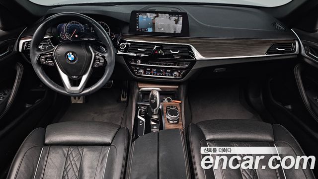 BMW 5-Series 2018 — photo 10