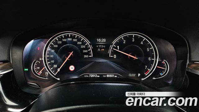BMW 5-Series 2018 — photo 11