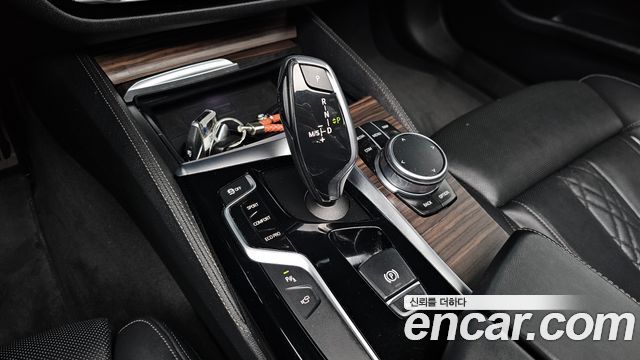 BMW 5-Series 2018 — photo 12