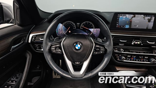 BMW 5-Series 2018 — photo 19
