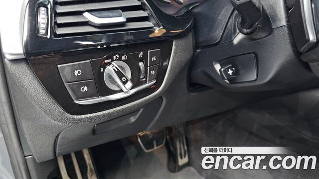 BMW 5-Series 2018 — photo 20