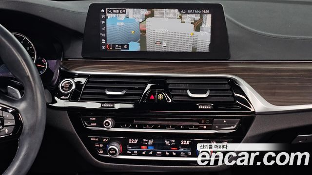 BMW 5-Series 2018 — photo 24