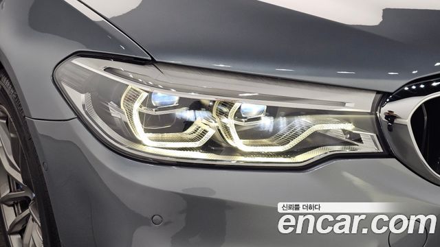 BMW 5-Series 2018 — photo 8