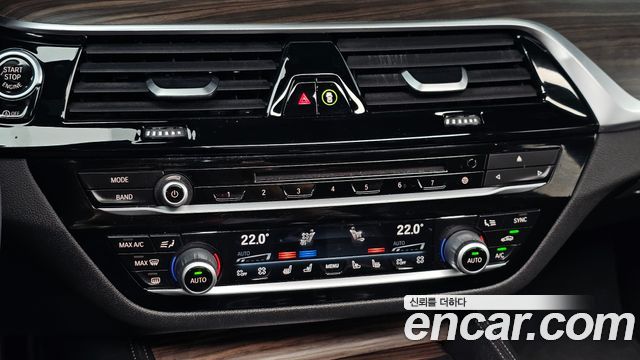 BMW 5-Series 2018 — photo 27