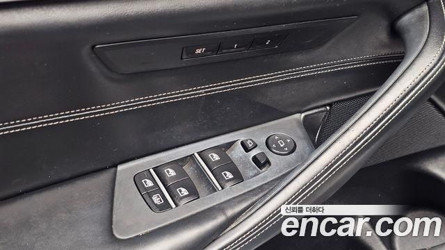 BMW 5-Series 2018 — photo 29