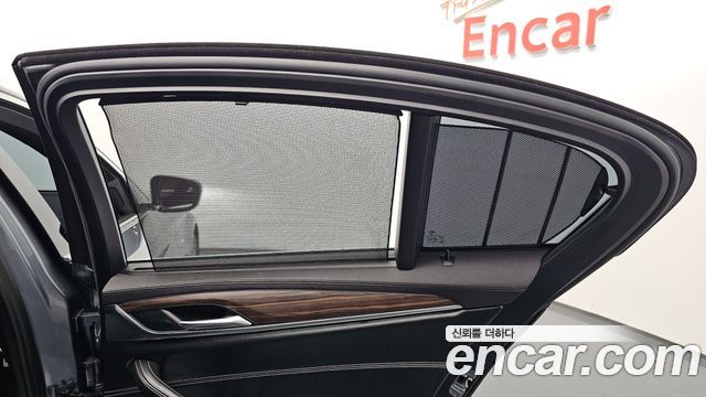 BMW 5-Series 2018 — photo 30