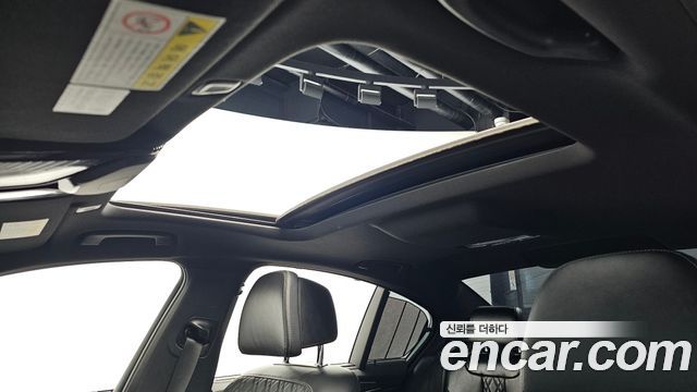 BMW 5-Series 2018 — photo 33