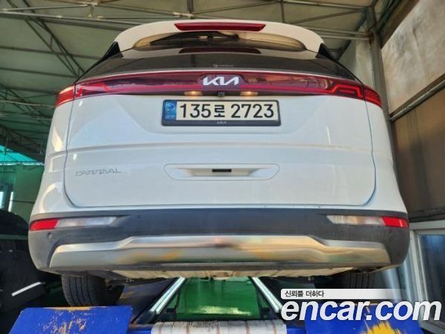 Kia Canival 2023 — photo 2
