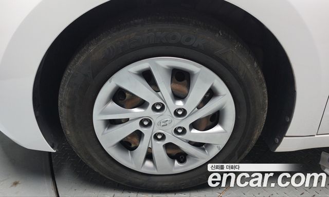 Hyundai AVANTE 2017 — photo 5