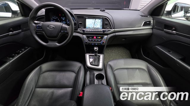 Hyundai AVANTE 2017 — photo 10
