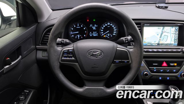 Hyundai AVANTE 2017 — photo 18