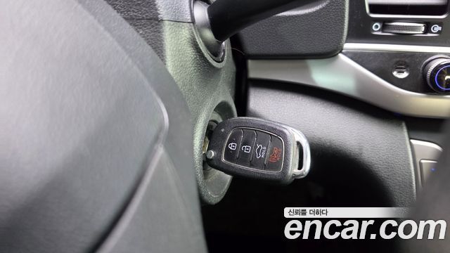 Hyundai AVANTE 2017 — photo 21