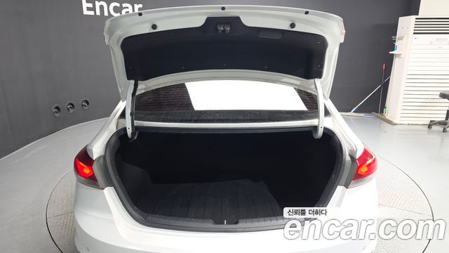 Hyundai AVANTE 2017 — photo 26