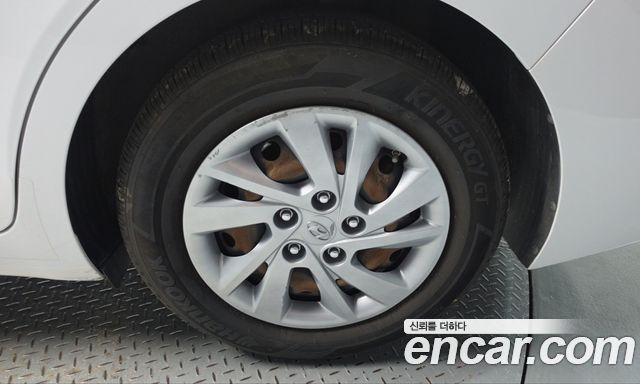 Hyundai AVANTE 2017 — photo 7