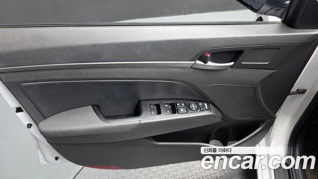 Hyundai AVANTE 2017 — photo 14
