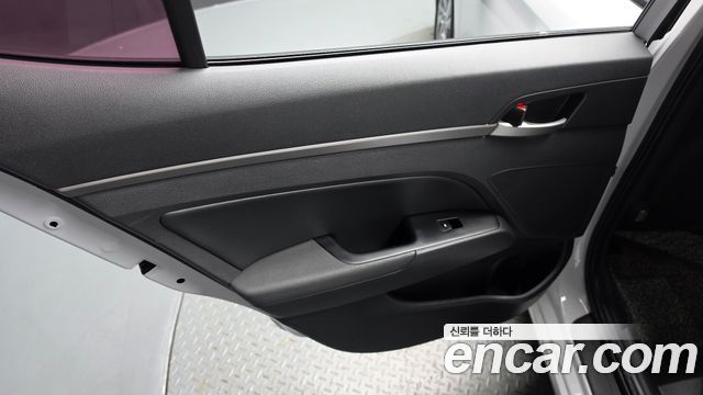 Hyundai AVANTE 2017 — photo 15