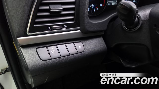 Hyundai AVANTE 2017 — photo 28