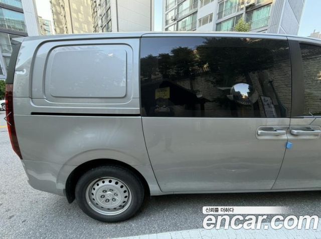 Hyundai Staria 2022 — photo 3