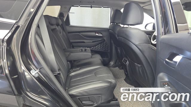 Hyundai Santafe 2023 — photo 18