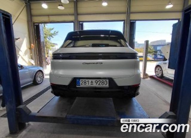 Porsche Cayenne 2026 — photo 2