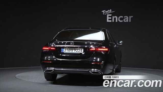 Mercedes-Benz E-Class 2021 — photo 4