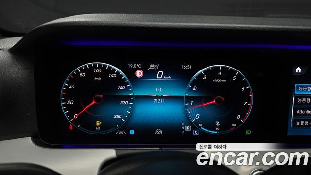 Mercedes-Benz E-Class 2021 — photo 8