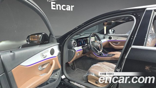 Mercedes-Benz E-Class 2021 — photo 10