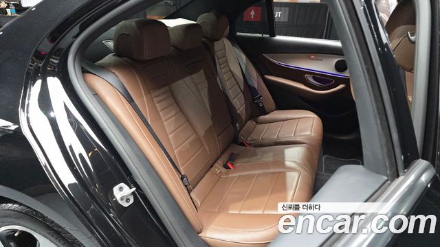 Mercedes-Benz E-Class 2021 — photo 11