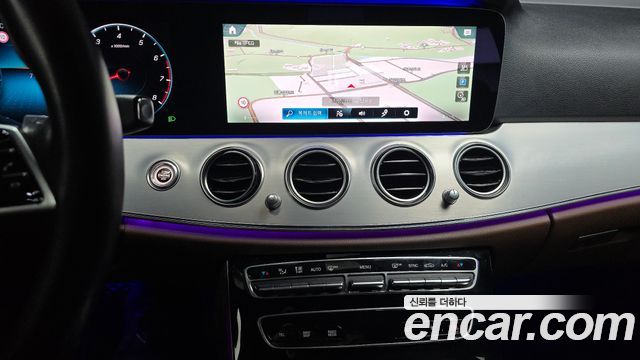 Mercedes-Benz E-Class 2021 — photo 16
