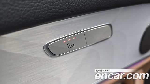 Mercedes-Benz E-Class 2021 — photo 17